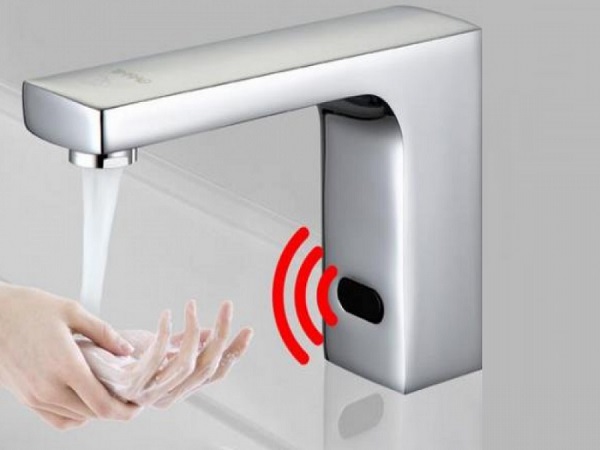 Смеситель для кухни сенсорный