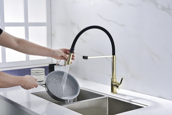 Смеситель для кухни Paulmark Halt Ha214021-G без подключения к фильтру золото