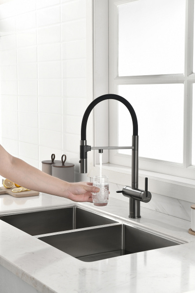 Смеситель для кухни Paulmark Gravity Gr213888-GM с подключением к фильтру вороненая сталь