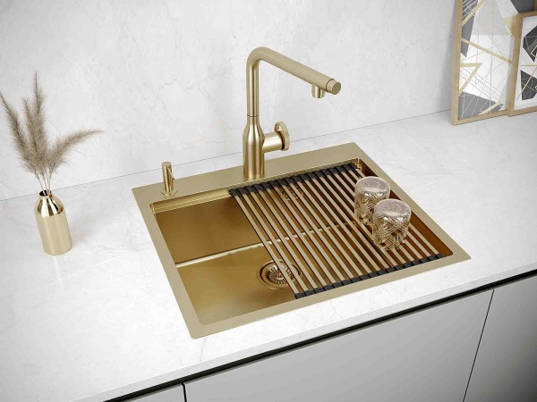 Смеситель для кухни Paulmark Urban Ur213104-G с подключением к фильтру золото