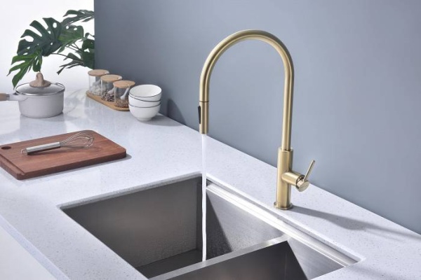 Смеситель для кухни Paulmark Senso Se215180-SBG без подключения к фильтру светлое брашированное золото