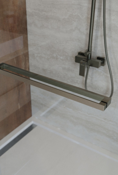 Душевой угол Cezares Lux LUX-A-FS-1-90-C-GM квадратный 90x90 стекла прозрачные, профиль оружейная сталь